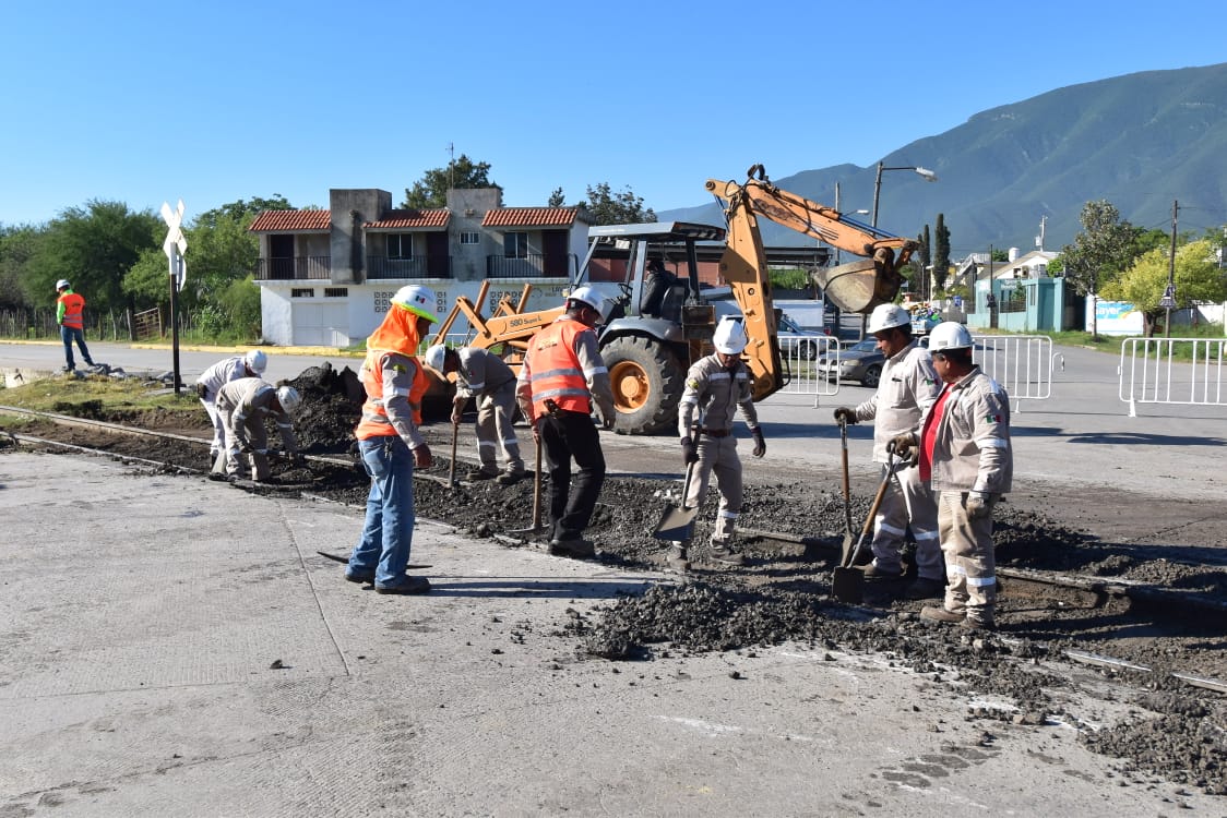 Rehabilitan cruce del tren en calle Alejandro Prieto