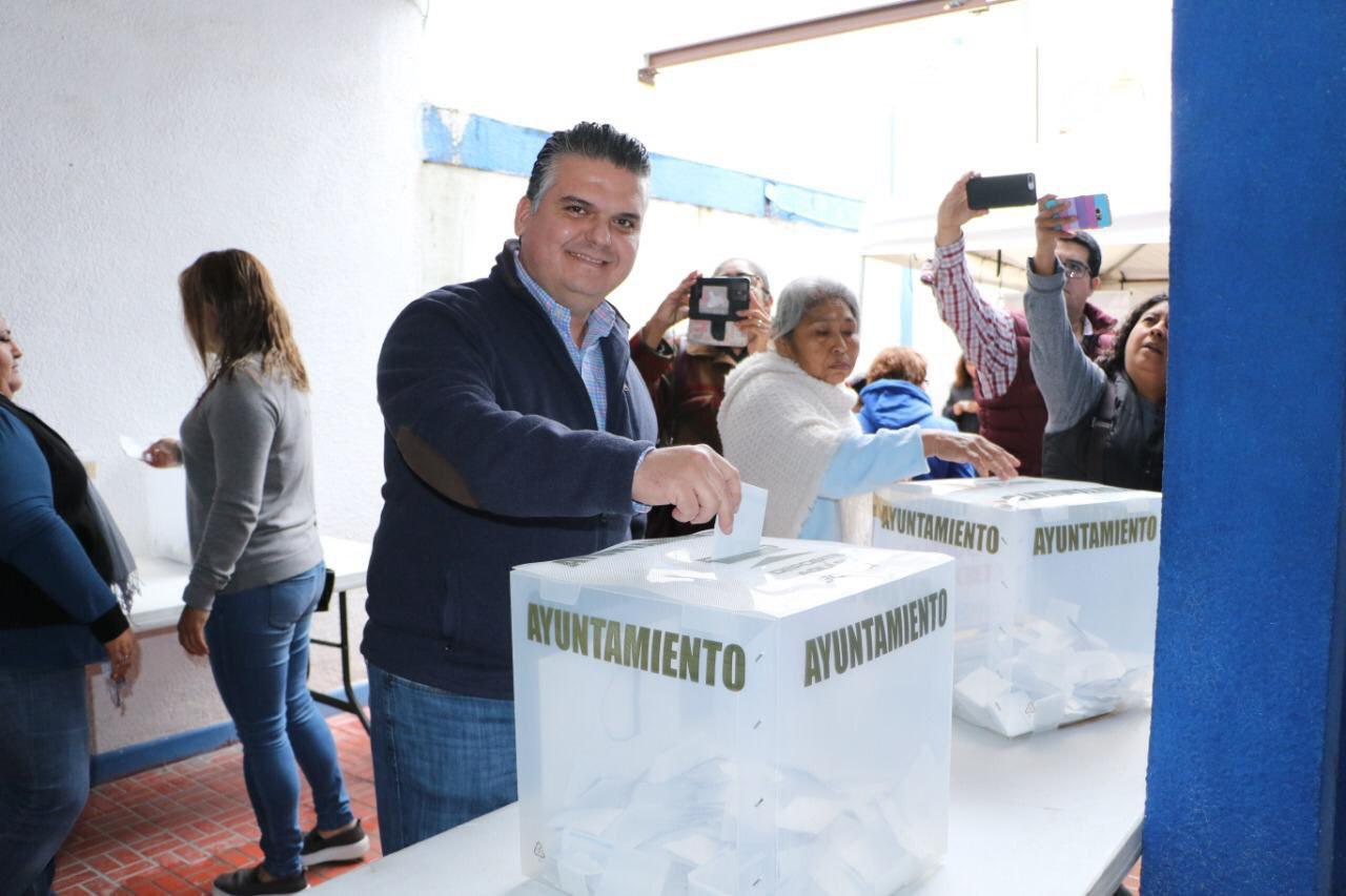 Reynosa, Tamaulipas.- Víctor Manuel Sáenz Martínez, Jefe de la Oficina del Gobernador, acudió este domingo a votar