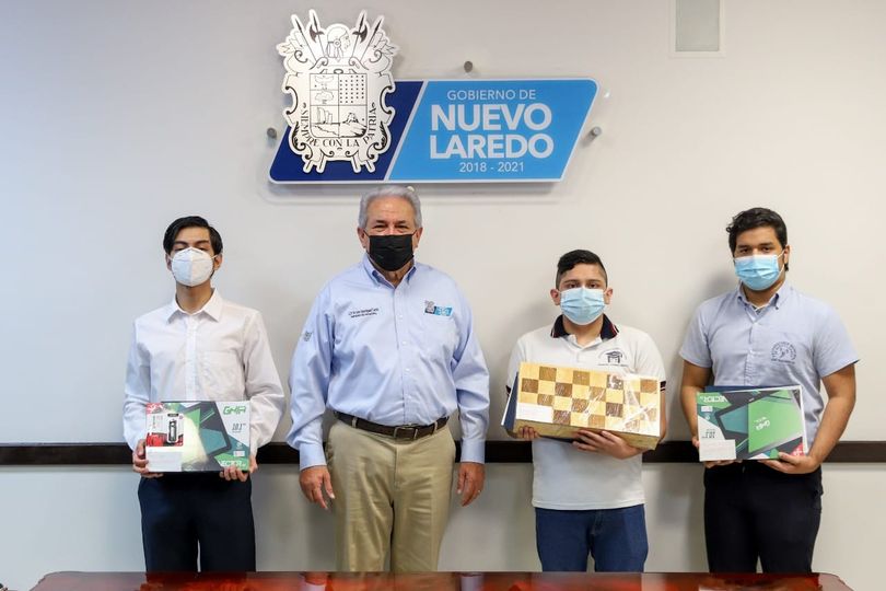 Premian Arturo Sanmiguel a ganadores de torneo de ajedrez digital