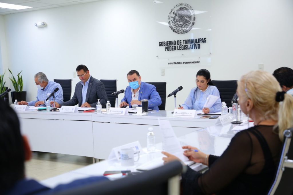 Exhortan a la UAT a incluir asignatura de Derecho Parlamentario en carreras vinculadas a esta materia
