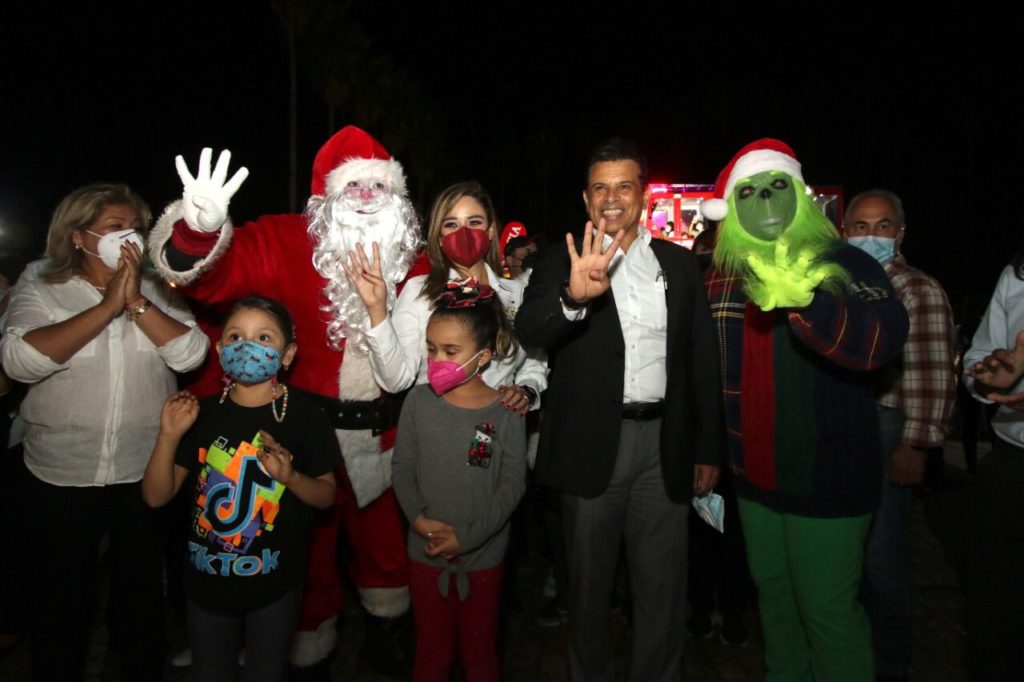 Encienden Lucy y Lalo el espíritu navideño en las familias de Victoria.