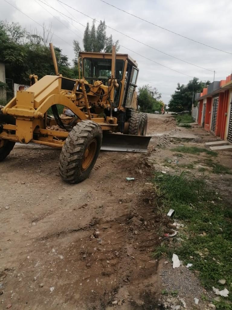 Trabaja Municipio en nivelación de calles