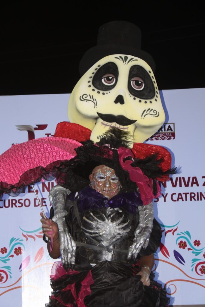 Rescatan Municipio y DIF tradición de Día de Muertos