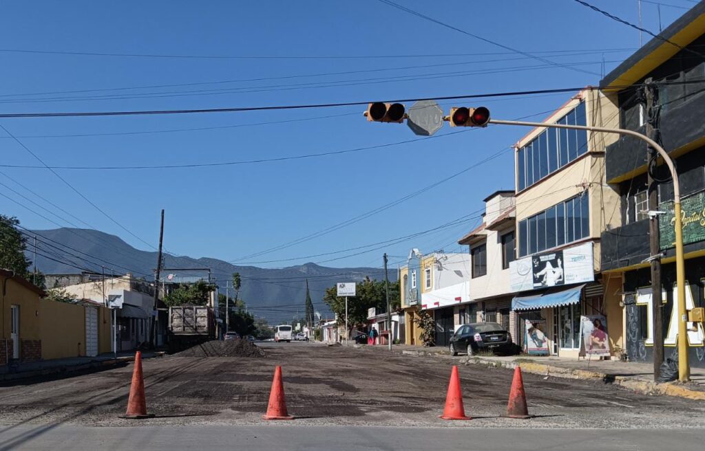 Cierra gobierno de Victoria el año con obras pavimentación y bacheo.