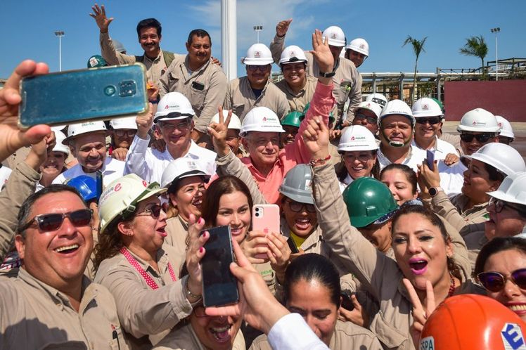 Entrega Gobernador documento de su Primer Informe al Presidente en Madero