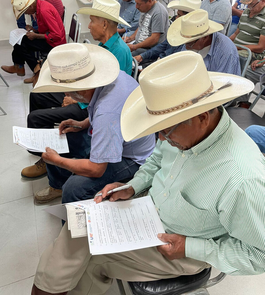 Colabora UAT en sensibilizar a productores rurales sobre la interacción del ganado y carnívoros silvestres