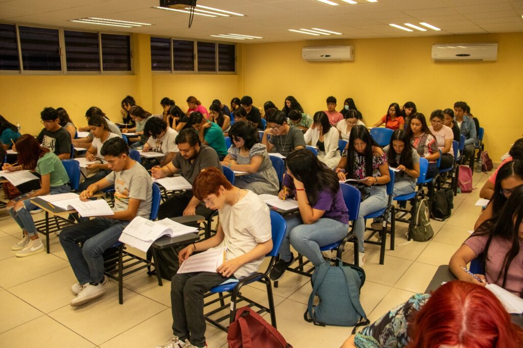 Aspirantes a ingresar a la UAT presentan examen Ceneval