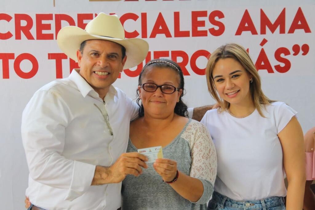 Llega credencial AMA al ejido La Libertad.