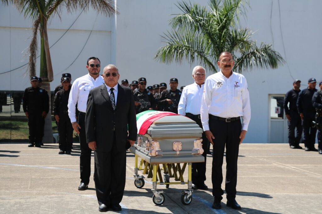 Rinden honores fúnebres a policía de la Guardia Estatal