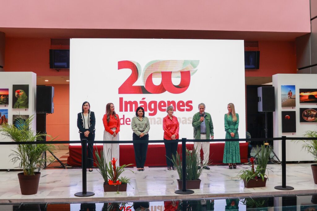 Inaugura María de Villarreal la exposición fotográfica “Cien imágenes”