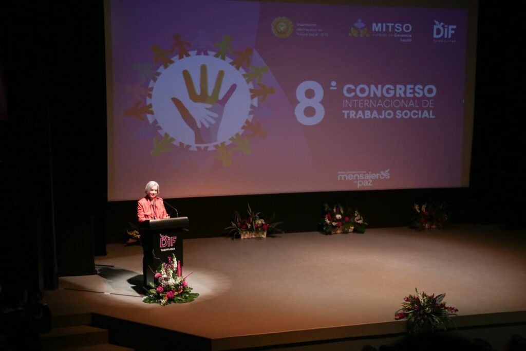 Inaugura María de Villarreal el 8° Congreso Internacional de Trabajo Social