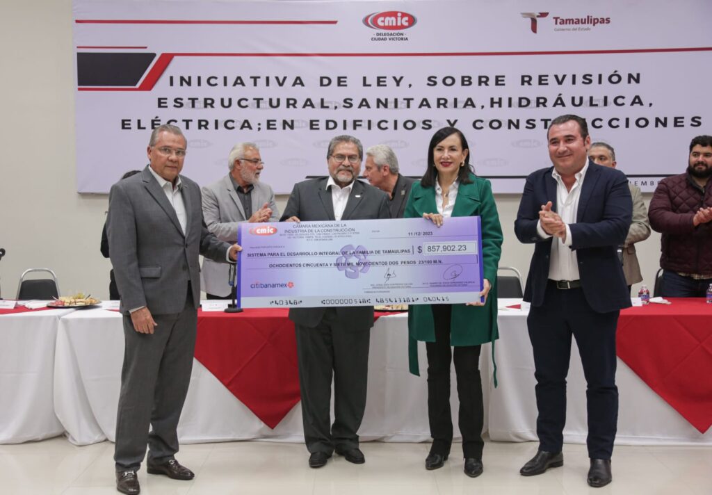 Recibe DIF Tamaulipas donativo económico por parte de la CMIC