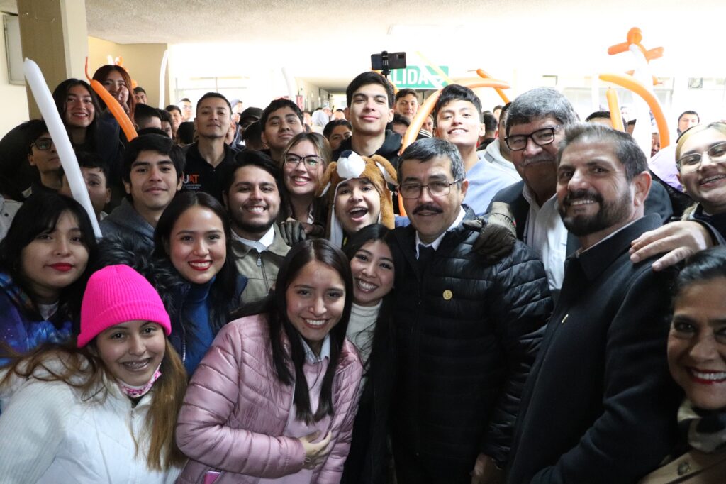 Dámaso Anaya fortalece vínculos con universitarios de la UAT Campus Mante