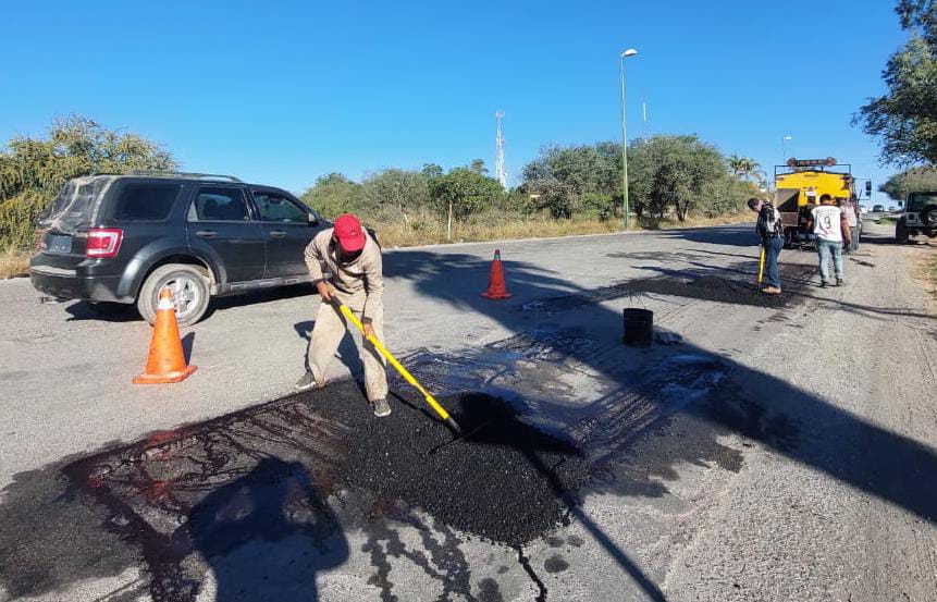 Amplía Municipio programa de bacheo a más colonias.