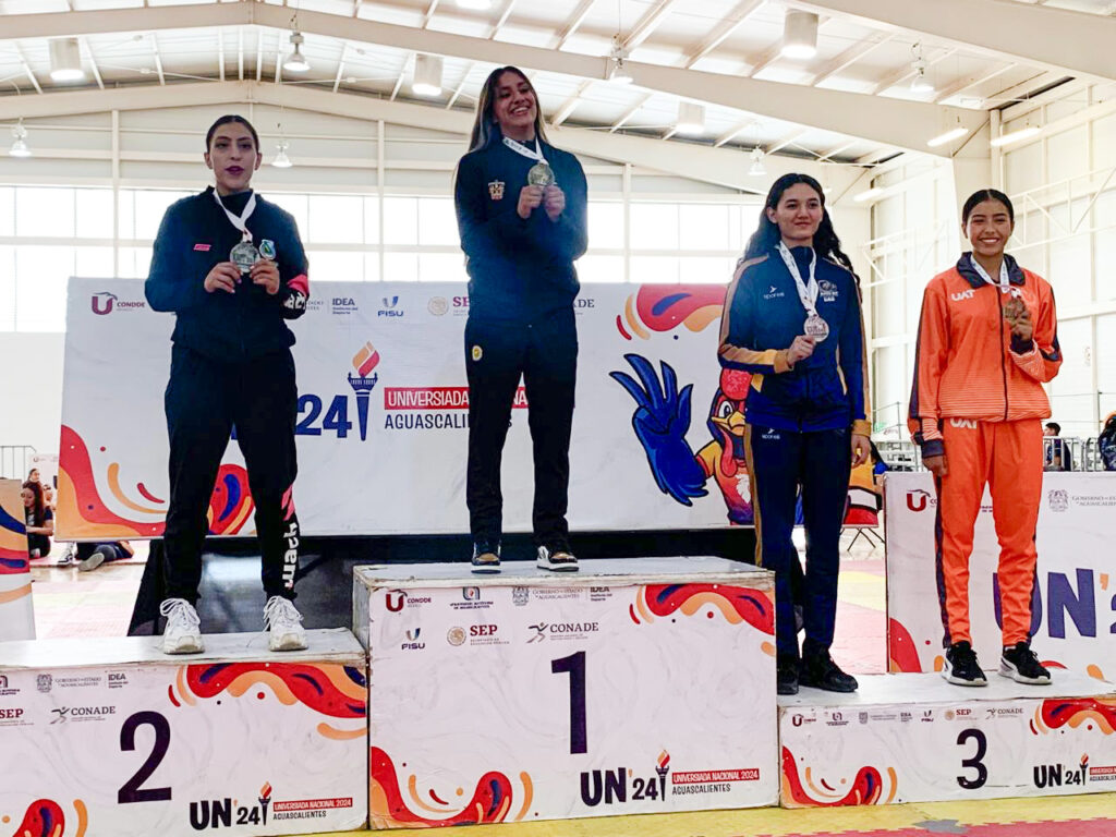 Laura Zamora da bronce en Karate para la UAT