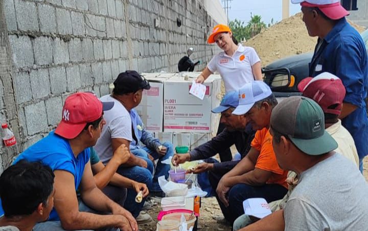 Celebra Mayra Benavides día de la Santa Cruz