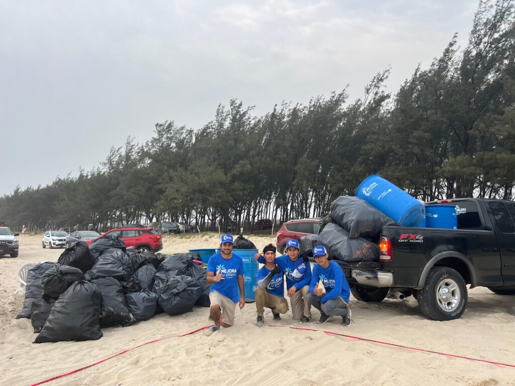 Éxito en la Limpieza de Playa en el Tochito Pesca Fest 2024: Mejora Tu Playa Recoge 2 Toneladas de Basura