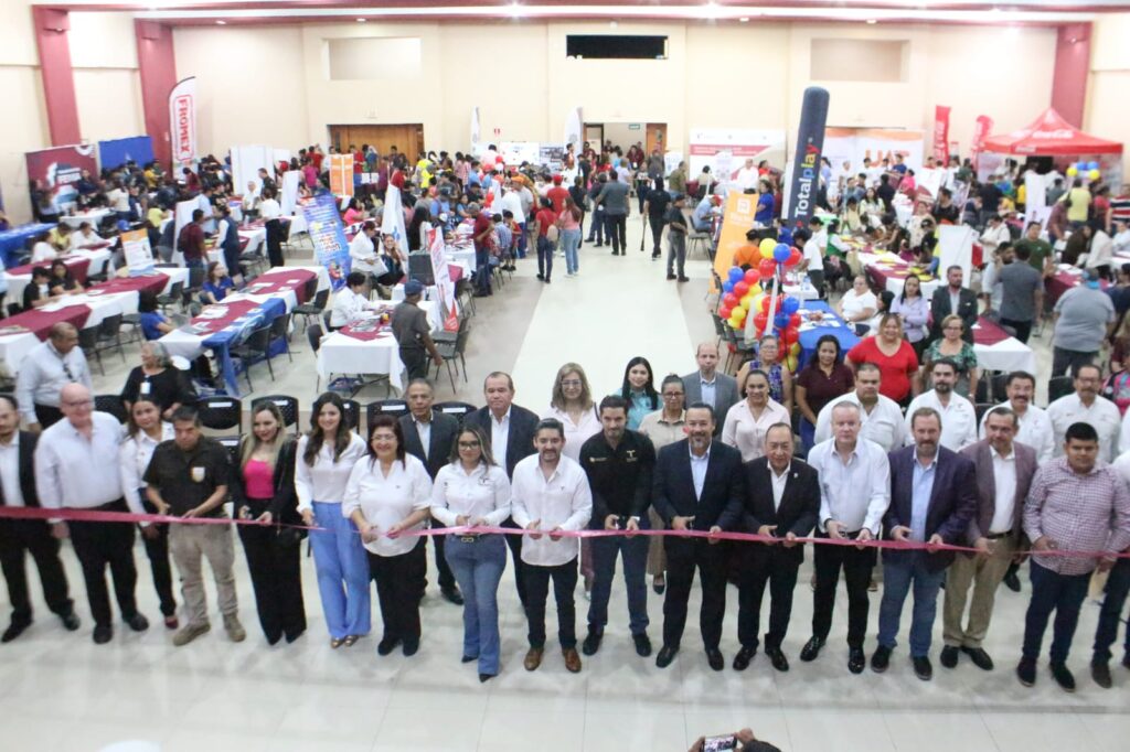 Feria de empleo de la STPS reunió a cientos de jóvenes en Nuevo Laredo