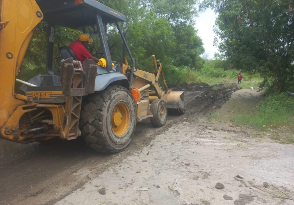 Rehabilita Municipio accesos y calles dañadas por lluvias.