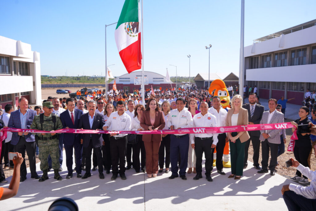 Dámaso Anaya y Carmen Lilia Canturosas inauguran la Preparatoria UAT Nuevo Laredo