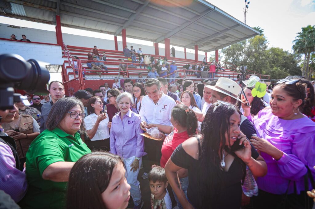 Llevan Américo y María la brigada “Transformando Familias” a San Fernando