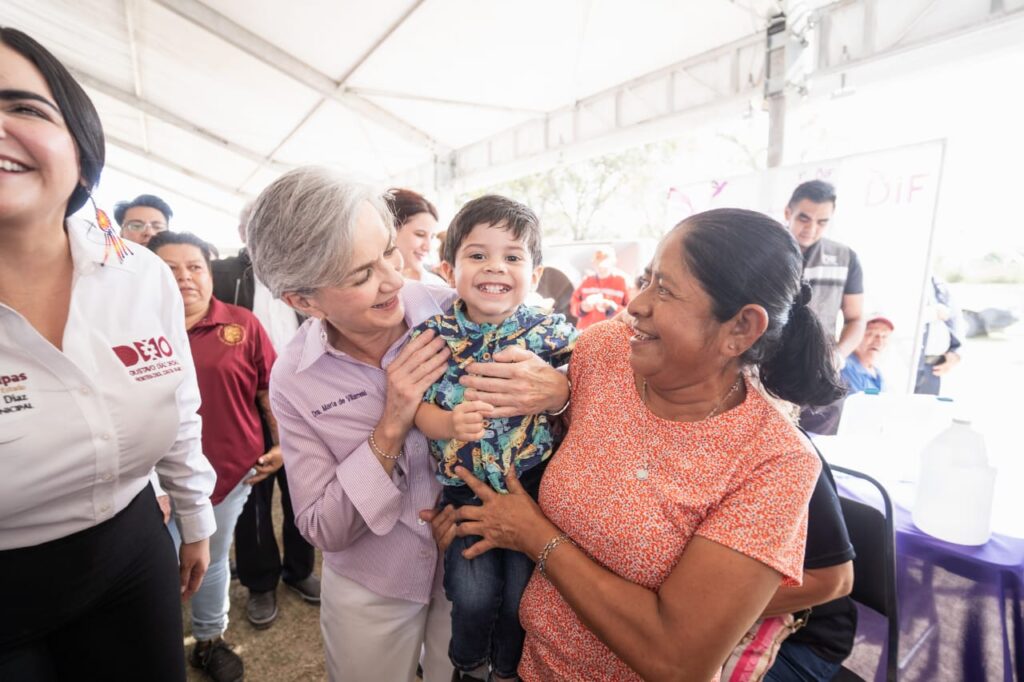 Lleva María de Villarreal la brigada “Transformando Familias” a la región ribereña