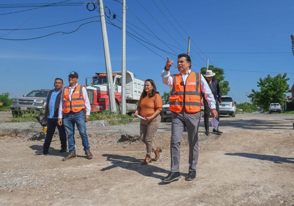 Supervisa Lalo Gattás avance de obra de pavimentación con concreto hidráulico en la México.