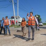 Supervisa Lalo Gattás avance de obra de pavimentación con concreto hidráulico en la México.