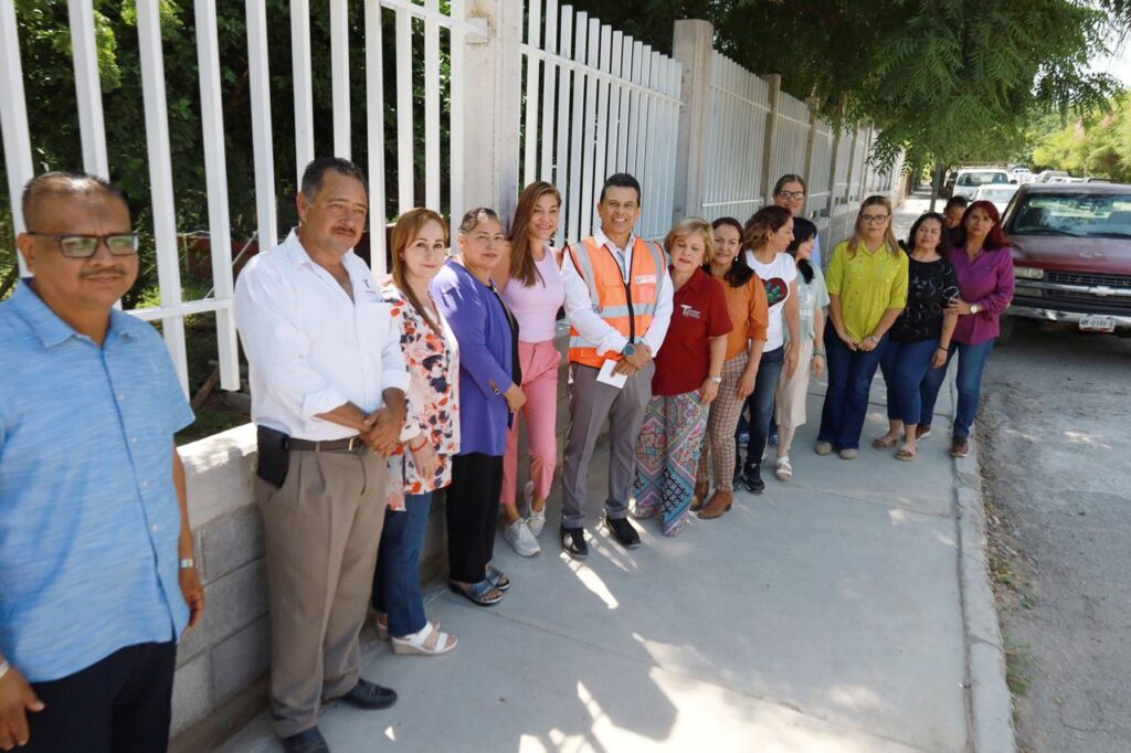 Cumple Lalo Gattás sueño de maestros del CAM “Porfirio Díaz”.