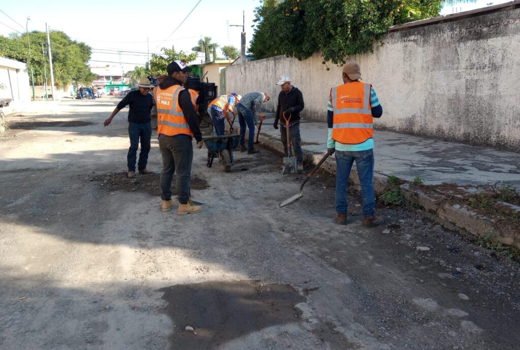 Con trabajos de bacheo y rastreo, Municipio continúa mejorando movilidad urbana.