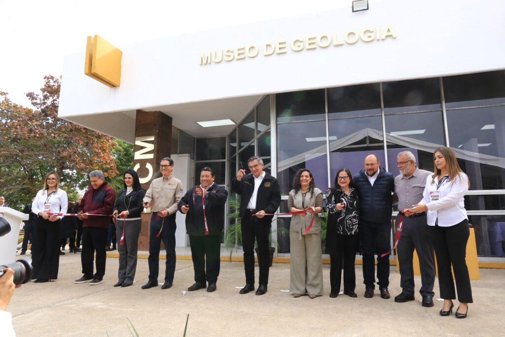 Inaugura Américo Museo de Geología y entrega parque vehicular a Tránsito en Ciudad Madero