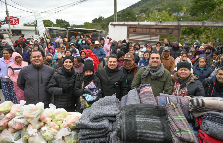 Distribuyen Municipio y DIF Victoria apoyos invernales.