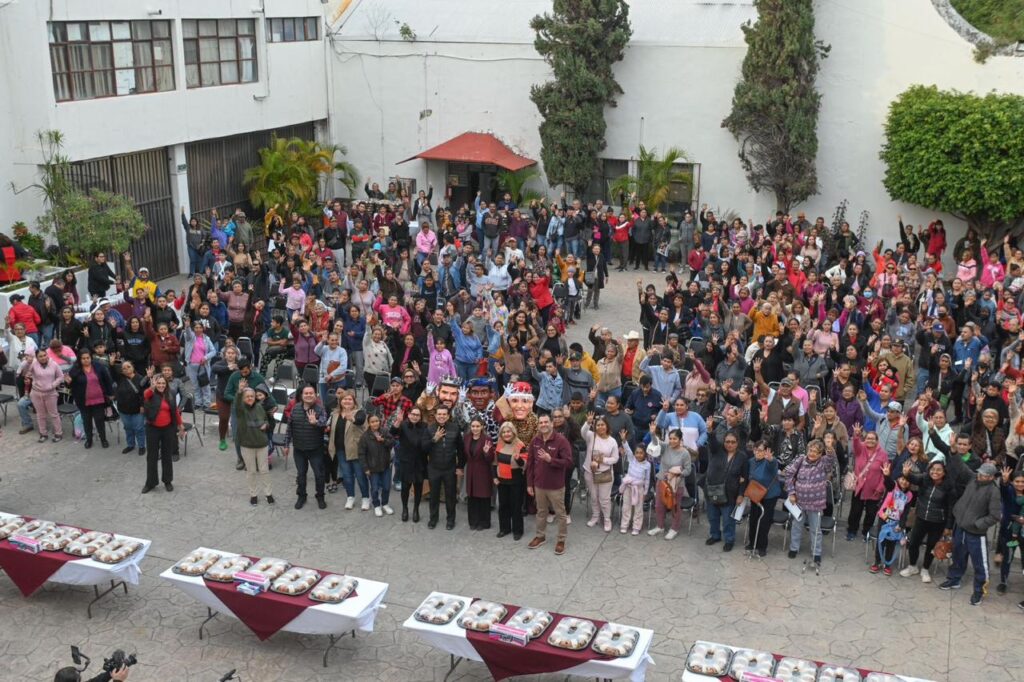 Celebran Lucy y Lalo Día de Reyes con los victorenses.