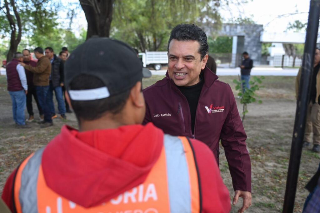 Intensifica Municipio limpieza y alumbrado en parques y jardines.