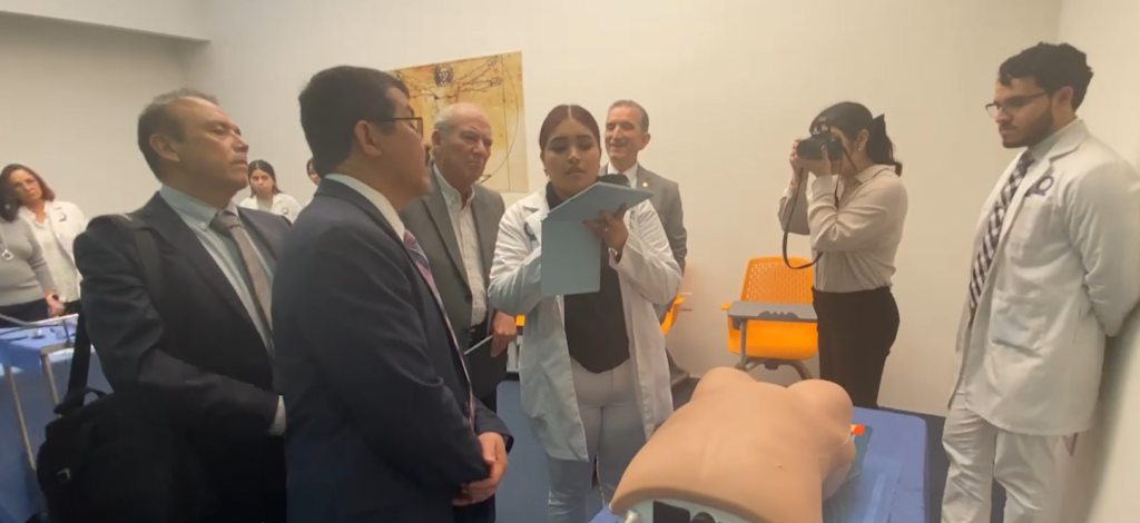 Rector de la UAT supervisa equipamiento en la Facultad de Medicina Tampico