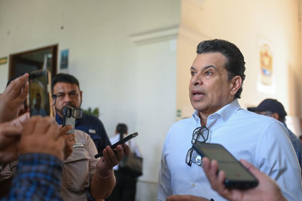 Agradece alcalde al gobernador, por inicio de instalación de semáforos inteligentes.