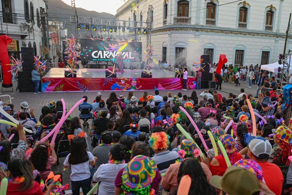 Disfrutan más de 5 mil Carnaval Familiar en el 17 Te Quiero Más.