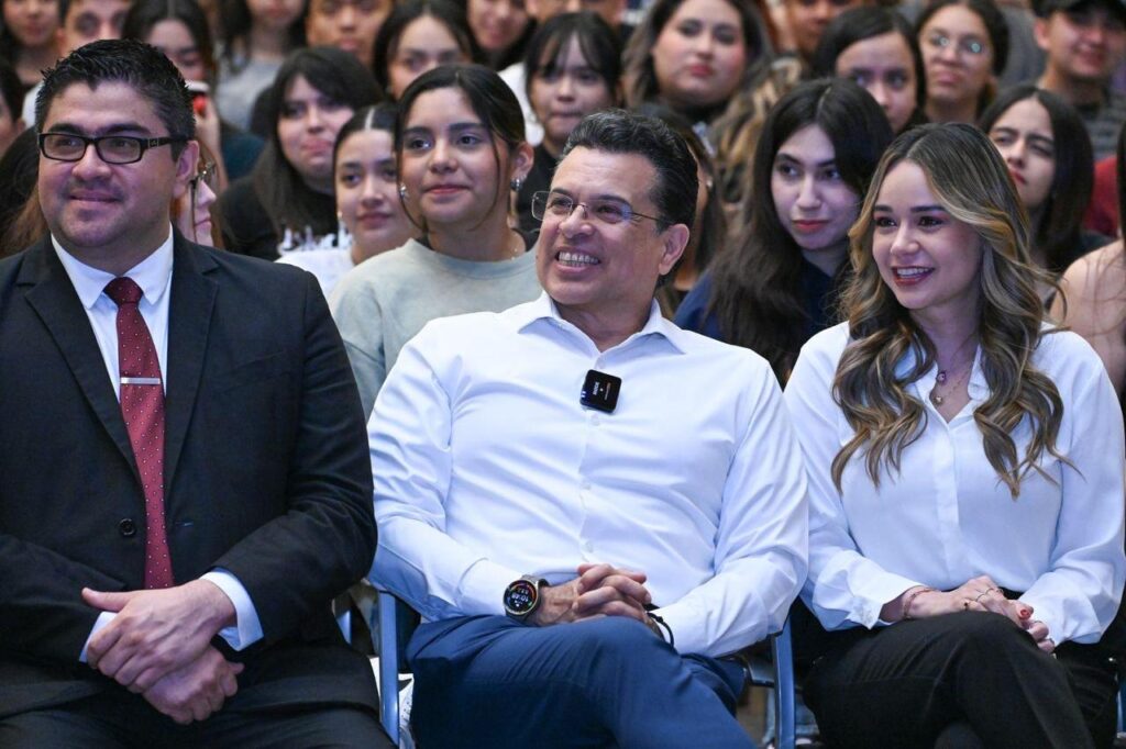 Ofrece DIF Victoria conferencia a comunidad estudiantil.