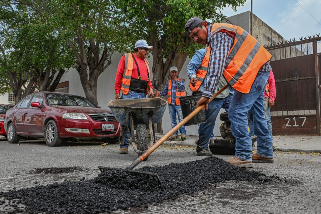 Intensifica Municipio limpieza y bacheo de principales avenidas.
