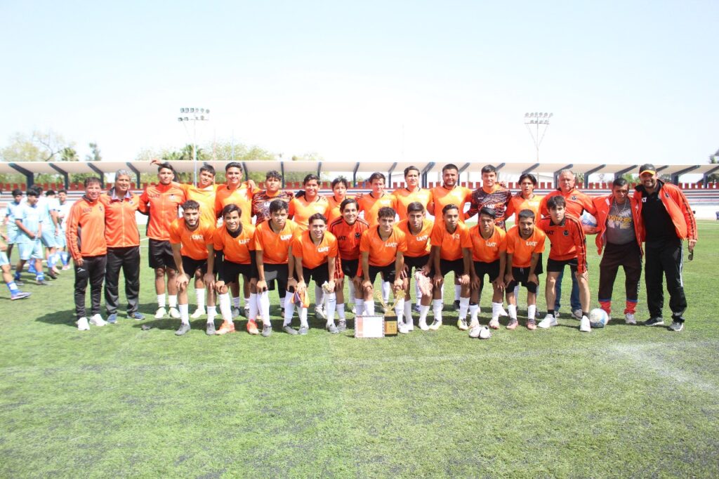 Se corona Correcaminos en Futbol Estudiantil, por 75 aniversario de la UAT