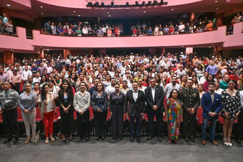 Abren Lalo y Lucy telón de festejos del Bicentenario.