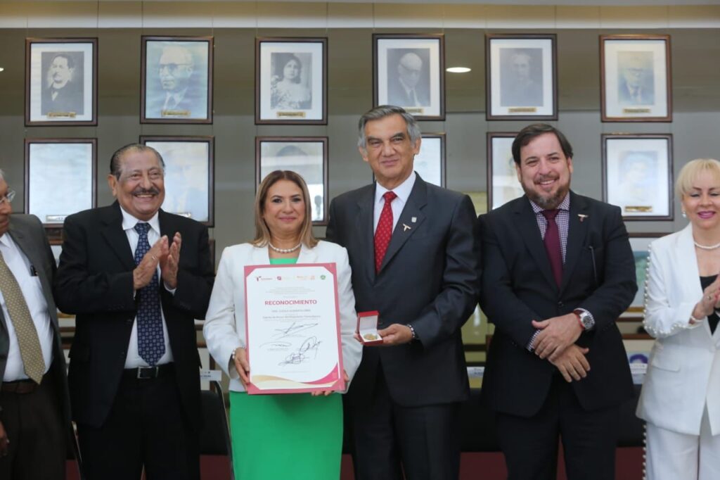 El magisterio es el eje y futuro del país: Américo