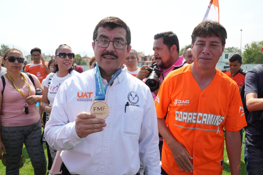 Recibe rector a los Correcaminos campeones de la Liga Premier
