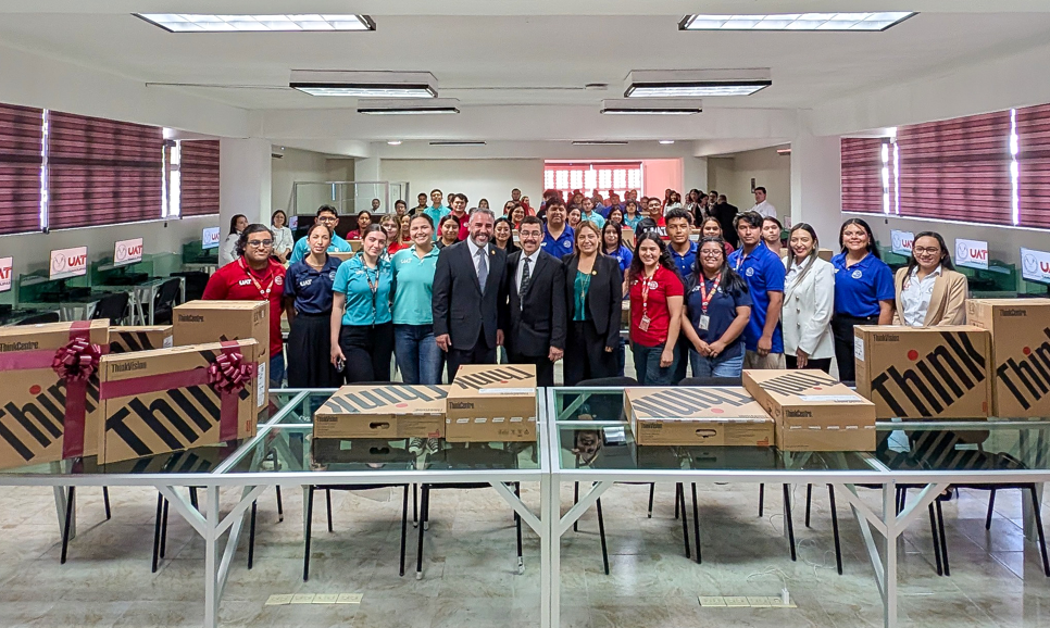Equipa rector de la UAT centros de cómputo en Reynosa y Valle Hermoso