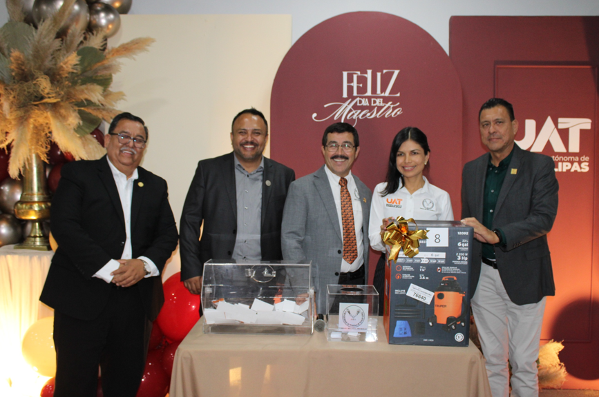 Reafirma rector de la UAT su reconocimiento al personal académico