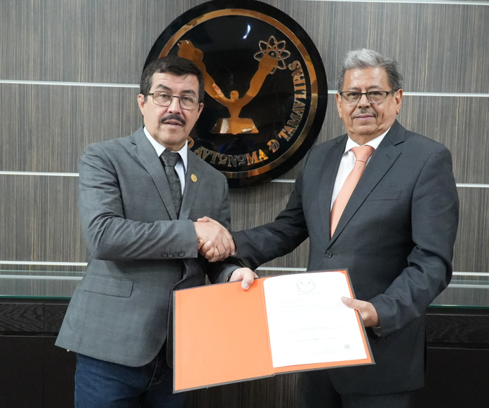 Designa rector a Ismael Quintanilla como abogado general de la UAT