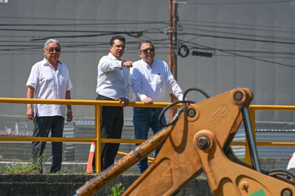 Supervisa Lalo Gattás funcionalidad del 100% de drenes pluviales.