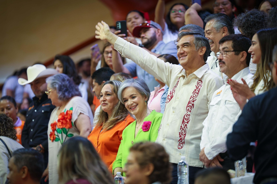 Impulsan Américo y María de Villarreal las tradiciones con el concurso de Rondas y Salto de Cuerda