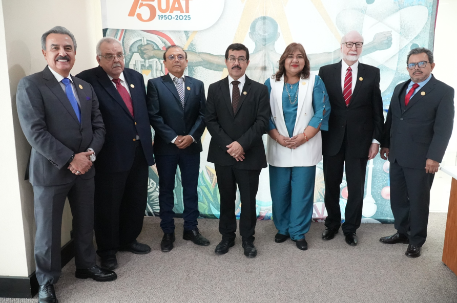 Toman protesta nuevos integrantes del Patronato de la UAT