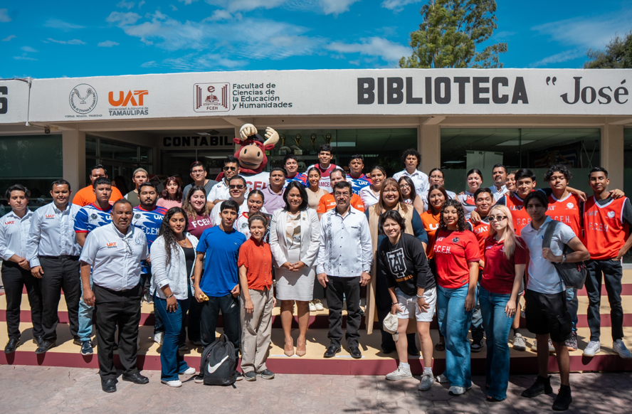 Entrega rector equipamiento en la Facultad de Ciencias de la Educación y Humanidades
